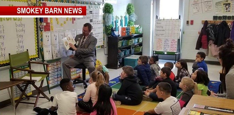 Community Leaders Encourage Local Students To Read 